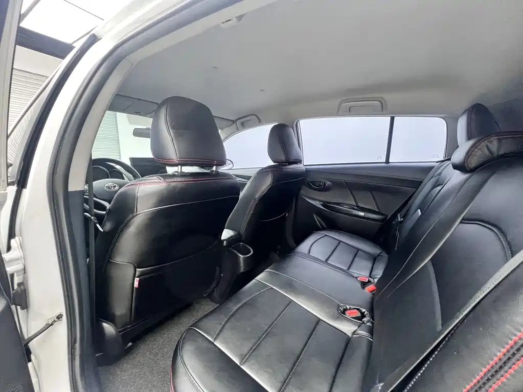 Toyota Yaris L 2022 — фото 14