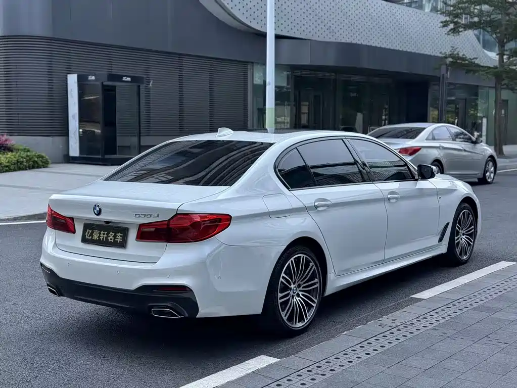 BMW 5 Series 2019 — фото 5