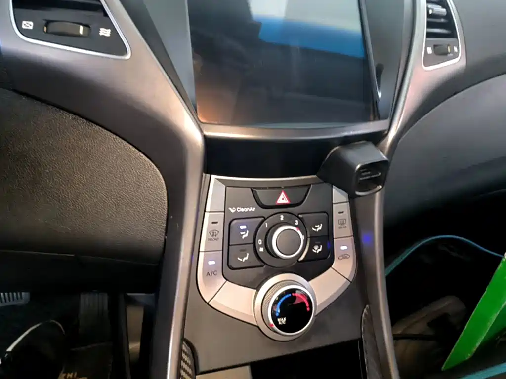 Hyundai Elantra Langdong 2018 — фото 13
