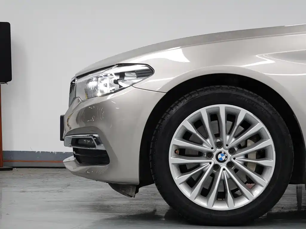 BMW 5 Series 2019 — фото 9