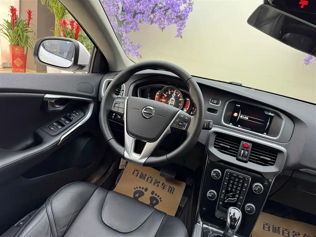 Volvo V40 2016 — фото 13