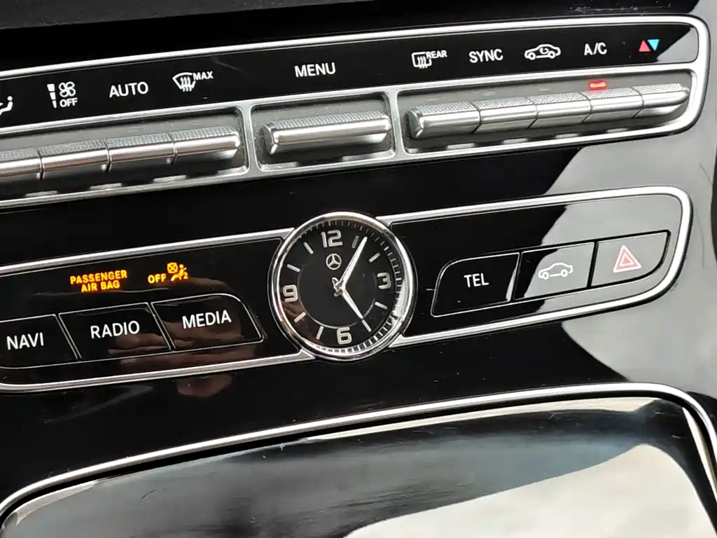 Mercedes-Benz E-Class 2017 — фото 27