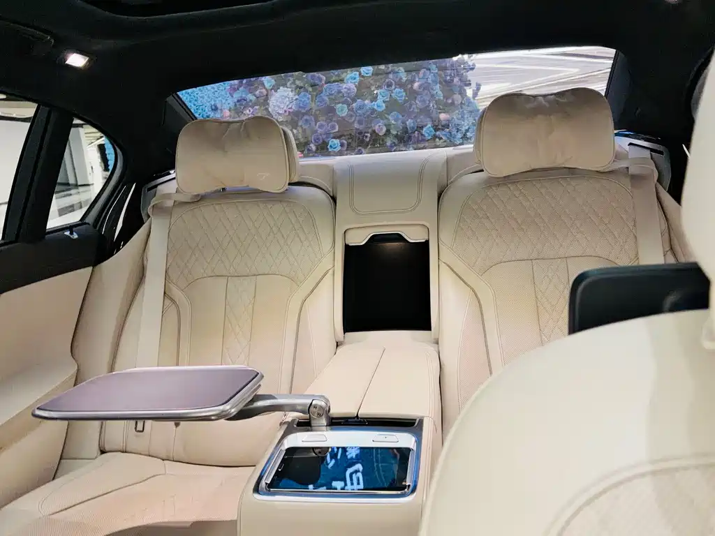 BMW 7 Series 2017 — фото 16