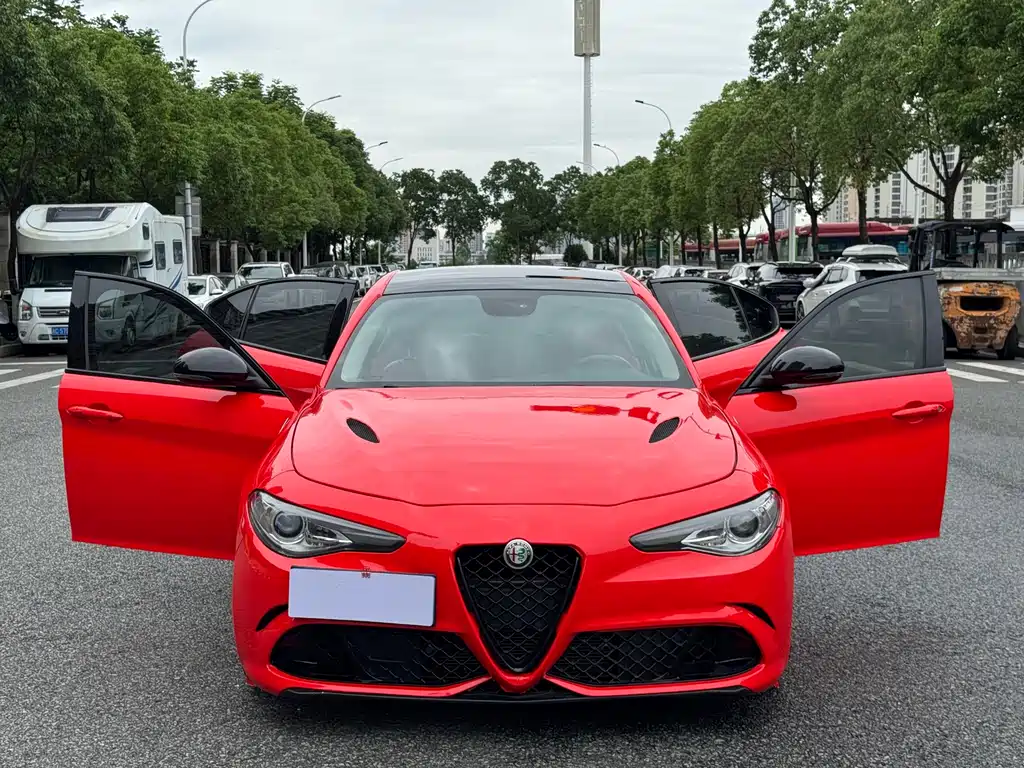 Alfa Romeo Giulia 2017 — фото 18