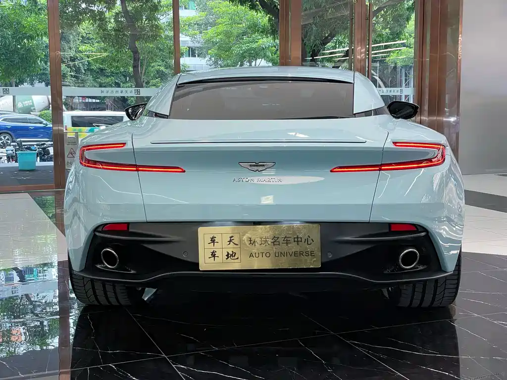 Aston Martin DB11 2019 — фото 16