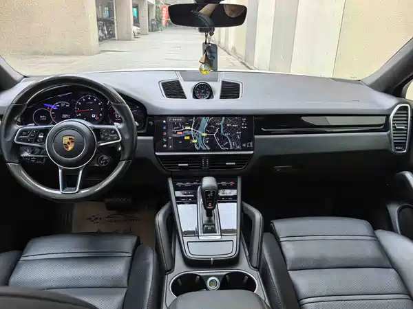 Porsche Cayenne 2022