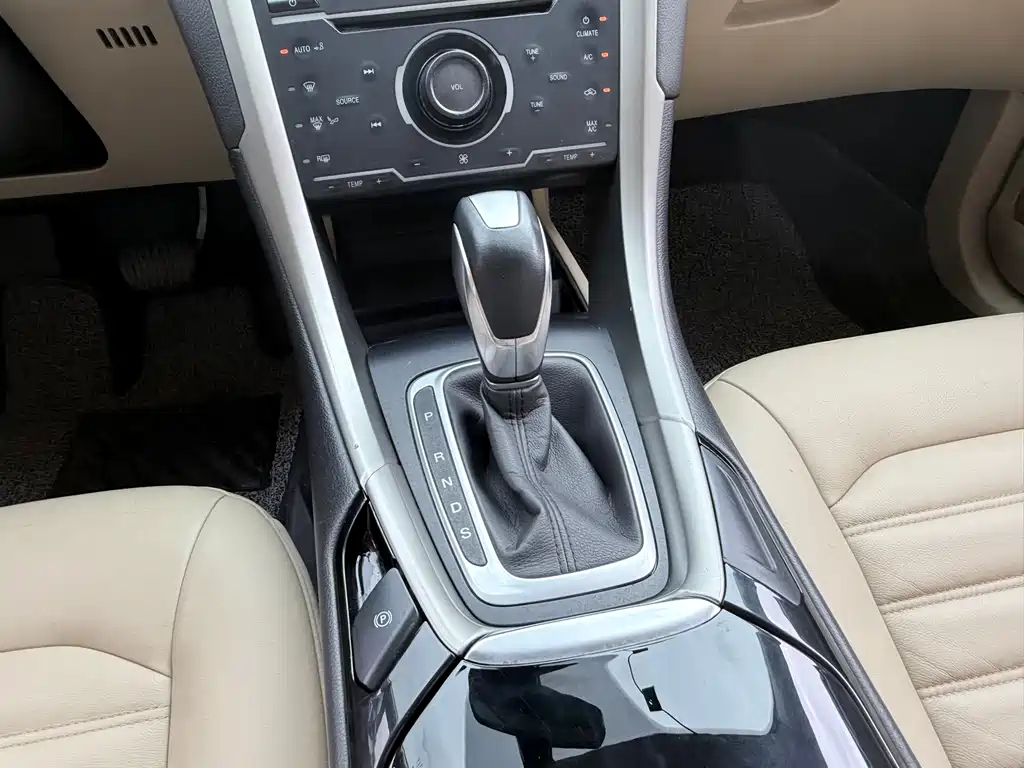 Ford Mondeo 2015 — фото 10