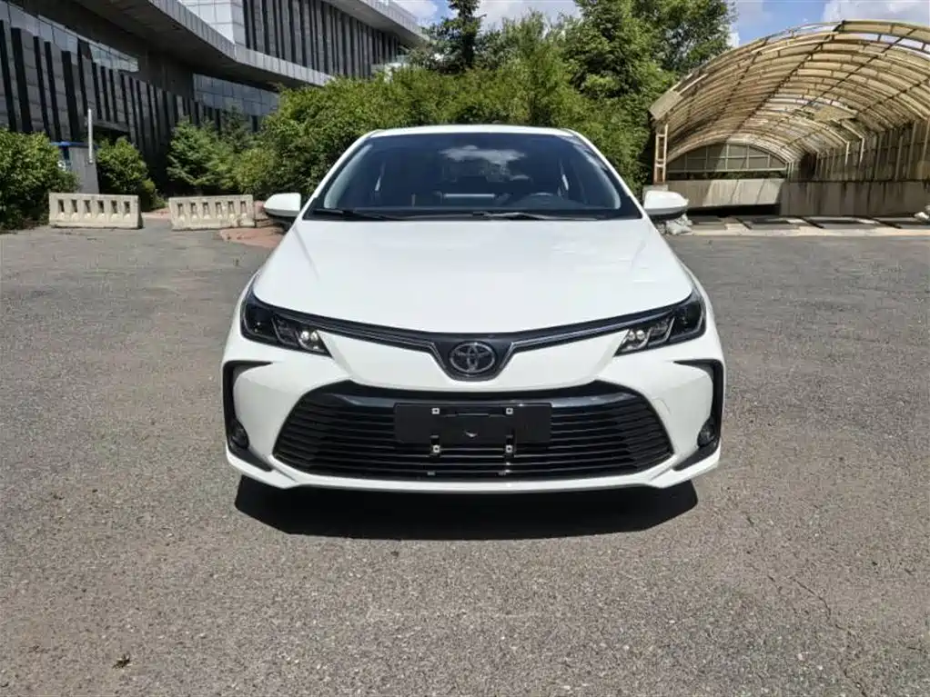 Toyota Corolla 2023 — фото 2