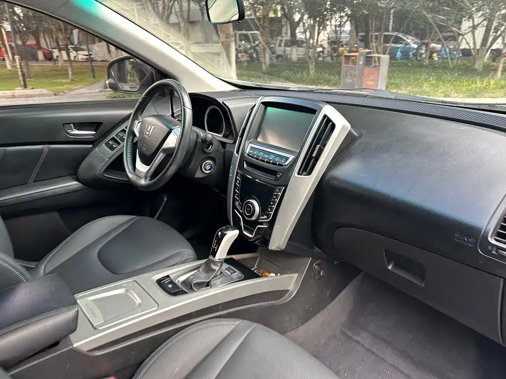 Luxgen You6 SUV 2015 — фото 19
