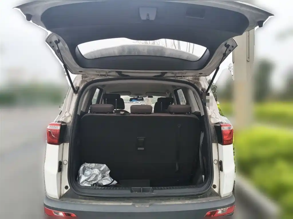Wuling Hongguang S3 2018 — фото 10