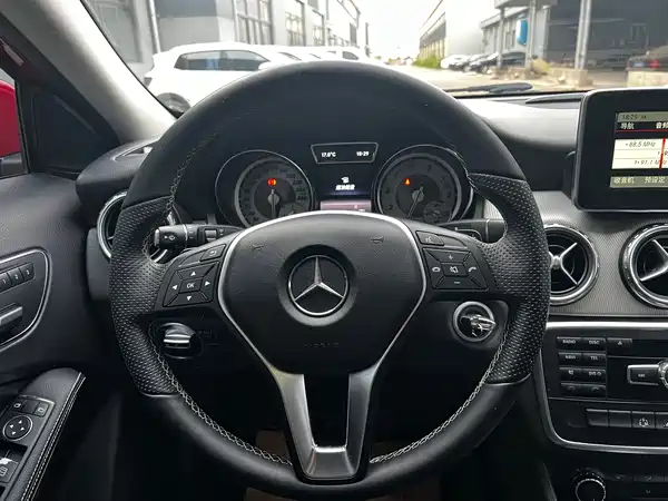 Mercedes-Benz GLA 2015