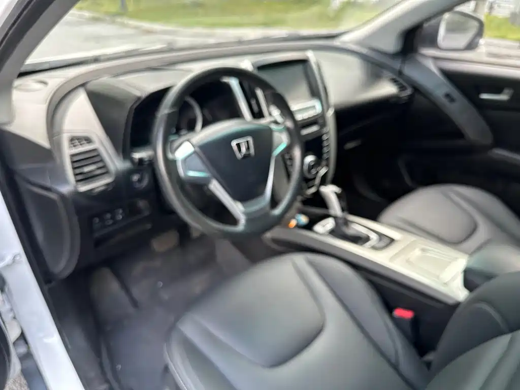 Luxgen You6 SUV 2015 — фото 14