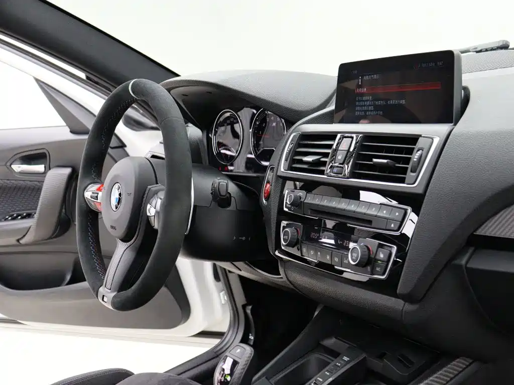 BMW 1 Series 2017 — фото 11