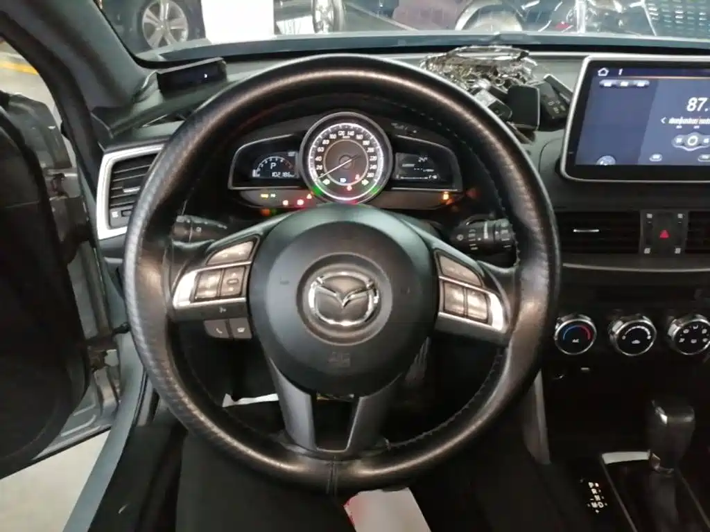 Mazda CX-4 2017 — фото 11