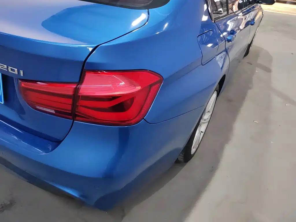 BMW 3 Series 2018 — фото 24