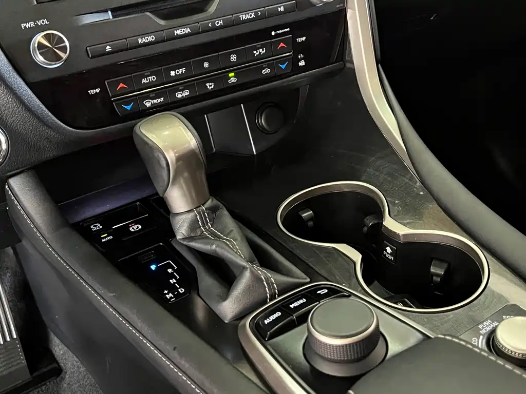 Lexus RX 2018 — фото 12
