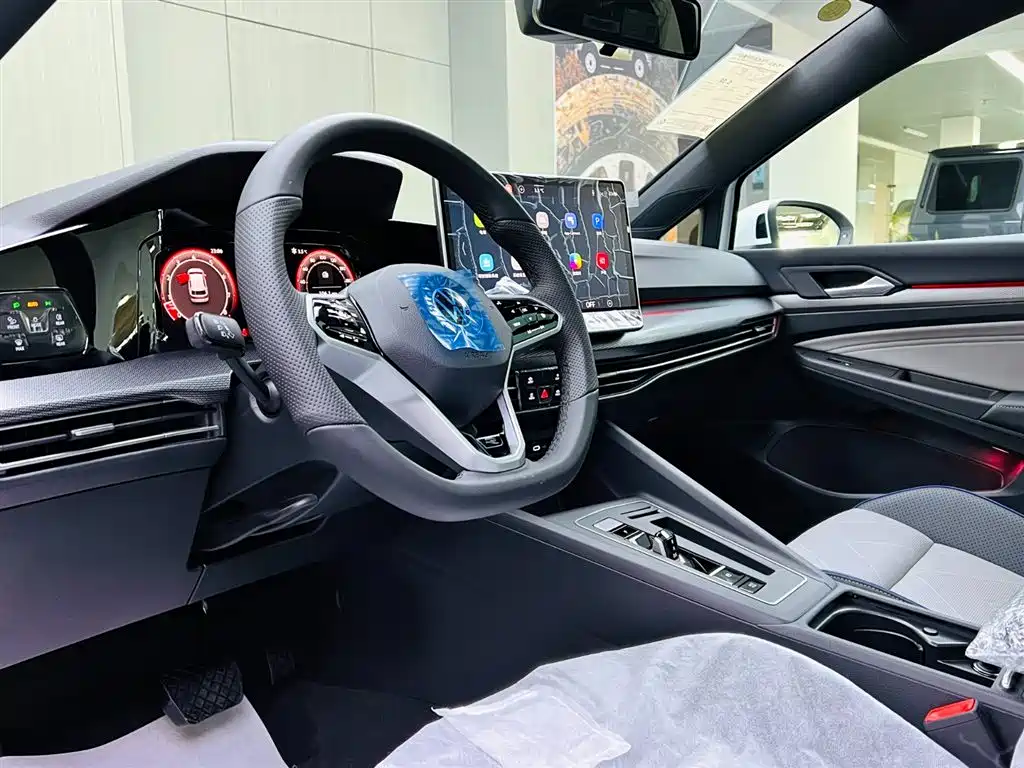Volkswagen Golf 2026 — фото 8