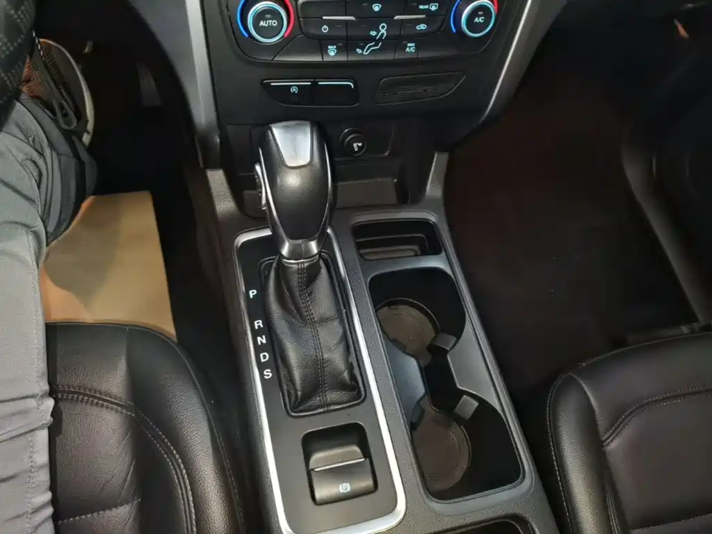 Ford Kuga 2018 — фото 10