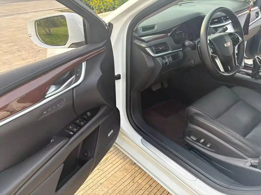 Cadillac XTS 2016 — фото 13