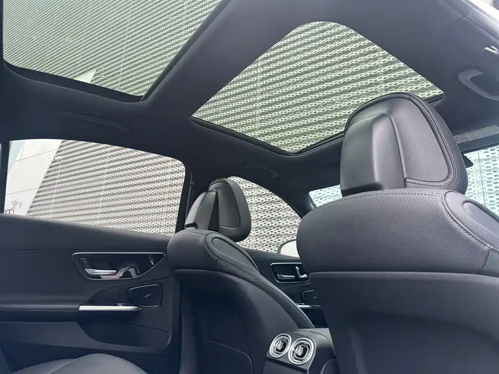 Mercedes-Benz C-Class 2023 — фото 12
