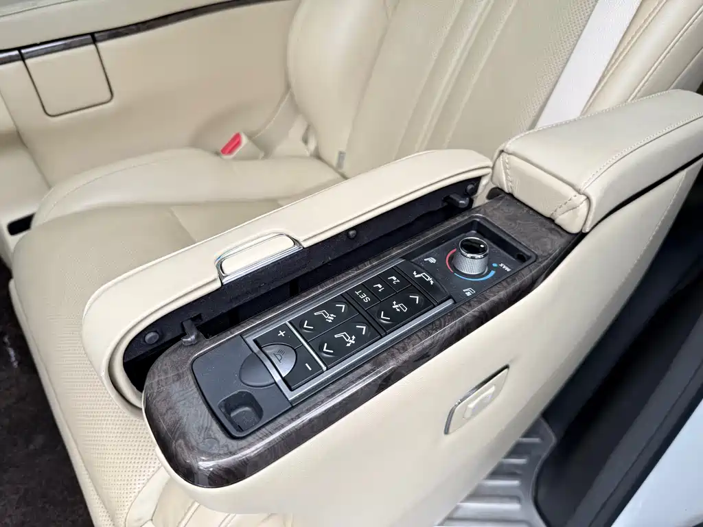 Toyota Alphard 2020 — фото 19
