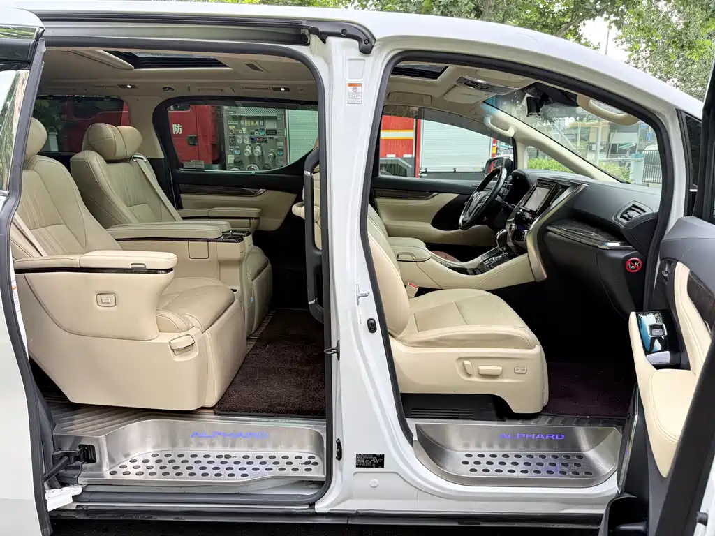 Toyota Alphard 2020 — фото 25