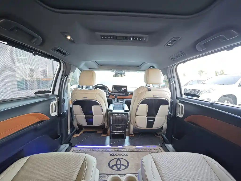 Toyota Sienna 2023 — фото 13