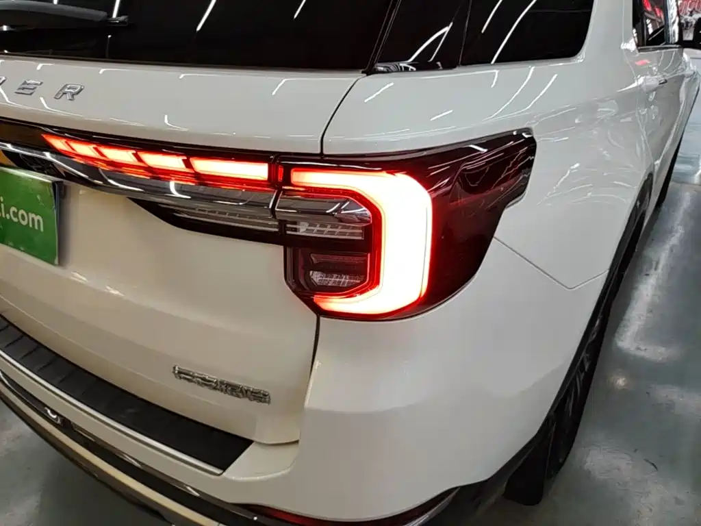 Ford Explorer 2023 — фото 8