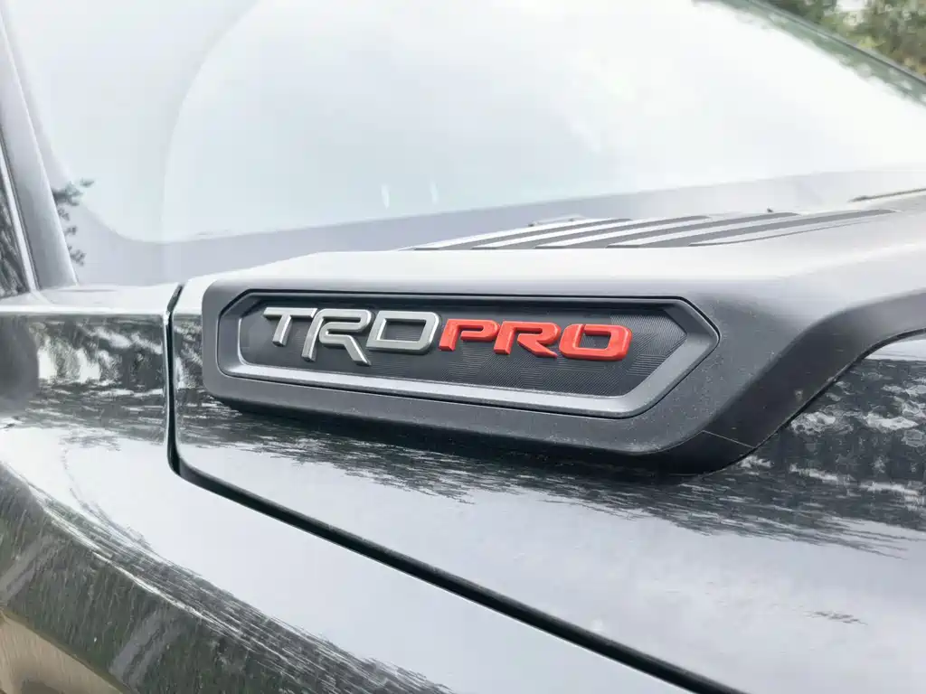 Toyota Sequoia — фото 28