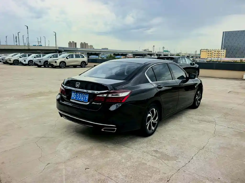 Honda Accord 2017 — фото 7