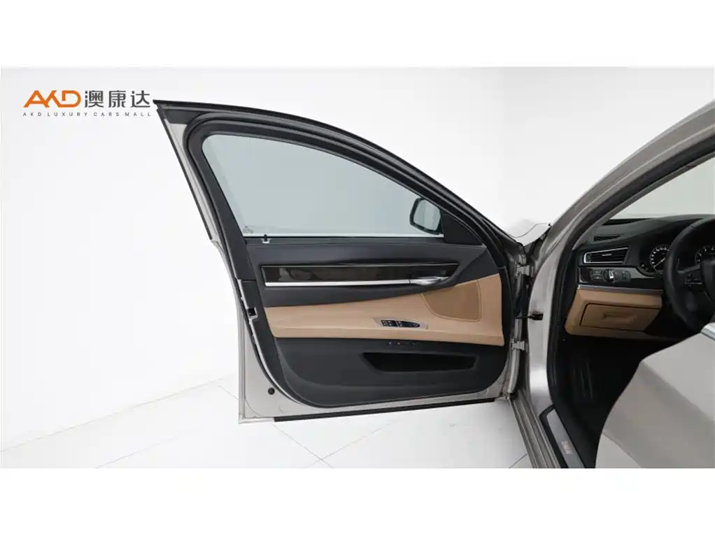 BMW 7 Series 2015 — фото 10