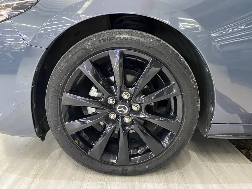 Mazda 3 Axela 2023 — фото 10