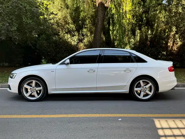 Audi A4L 2016