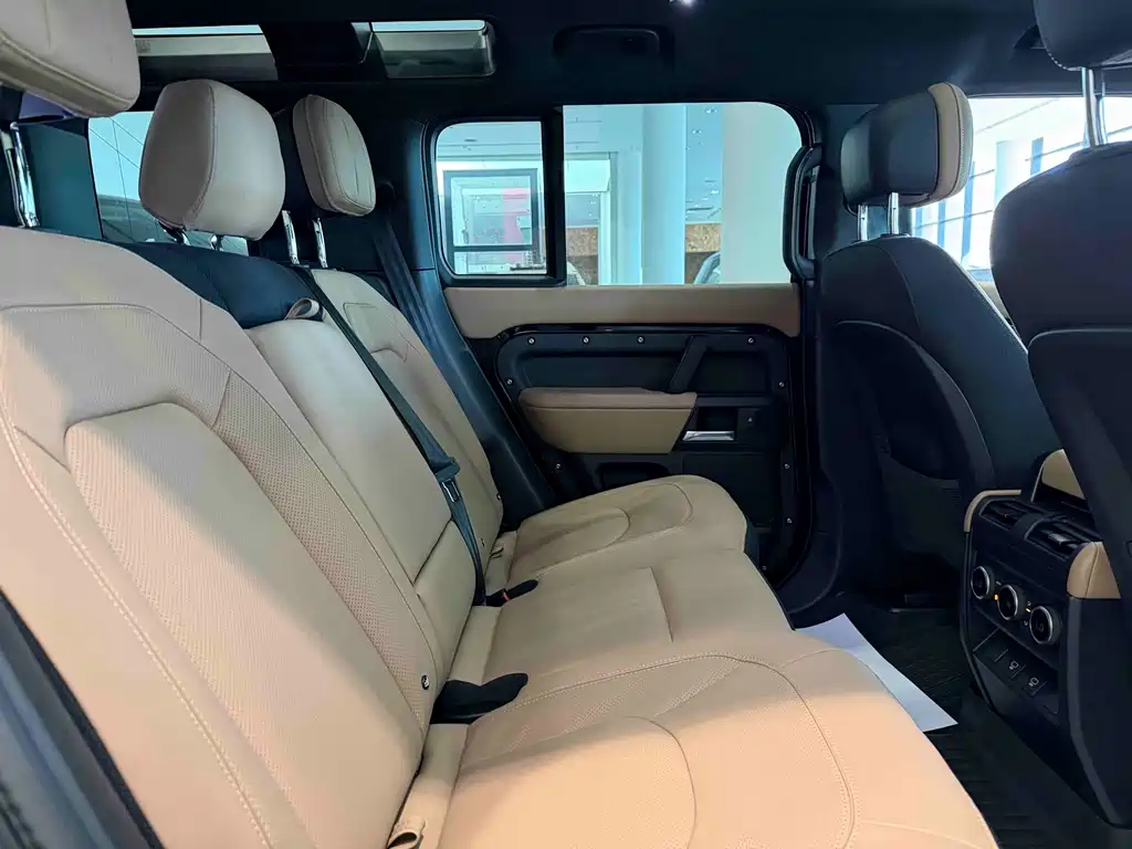 Land Rover Defender 2025 — фото 21