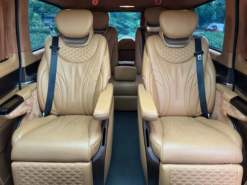 Mercedes-Benz V-Class 2023 — фото 19