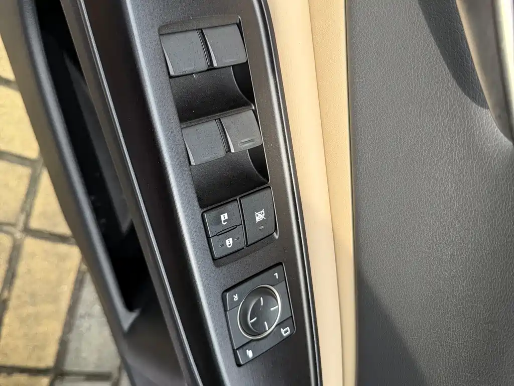 Lexus ES 2019 — фото 10