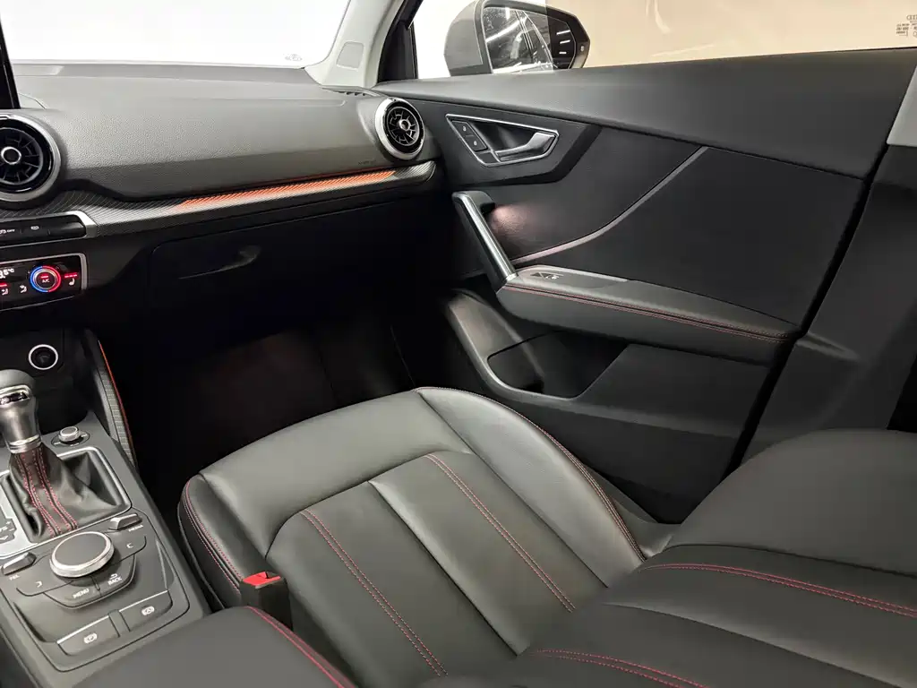 Audi Q2L 2023 — фото 10