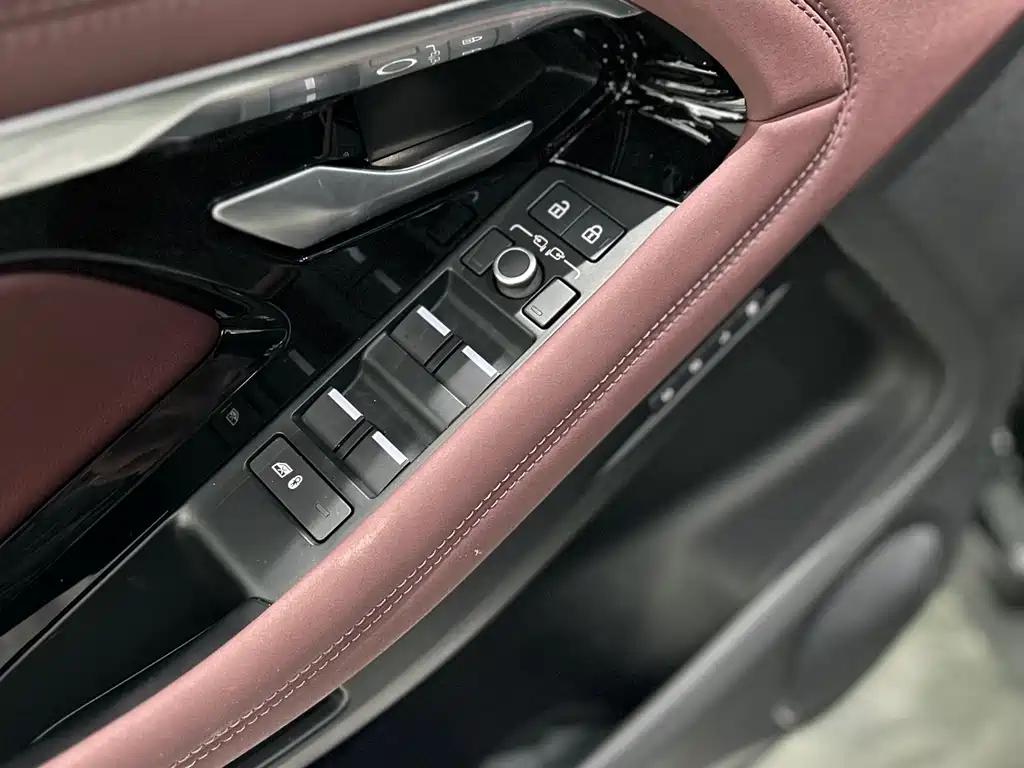 Land Rover Evoque 2023 — фото 22