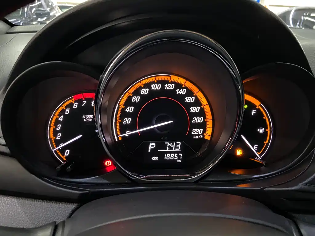 Toyota Yaris L 2023 — фото 17