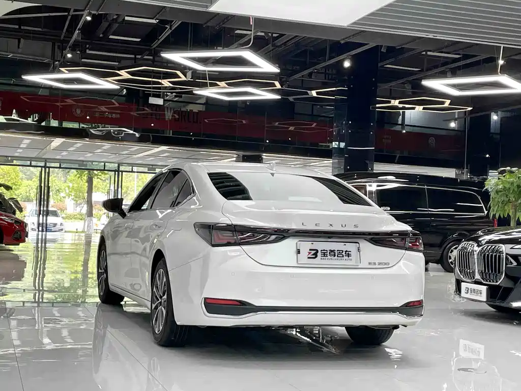 Lexus ES 2025 — фото 12