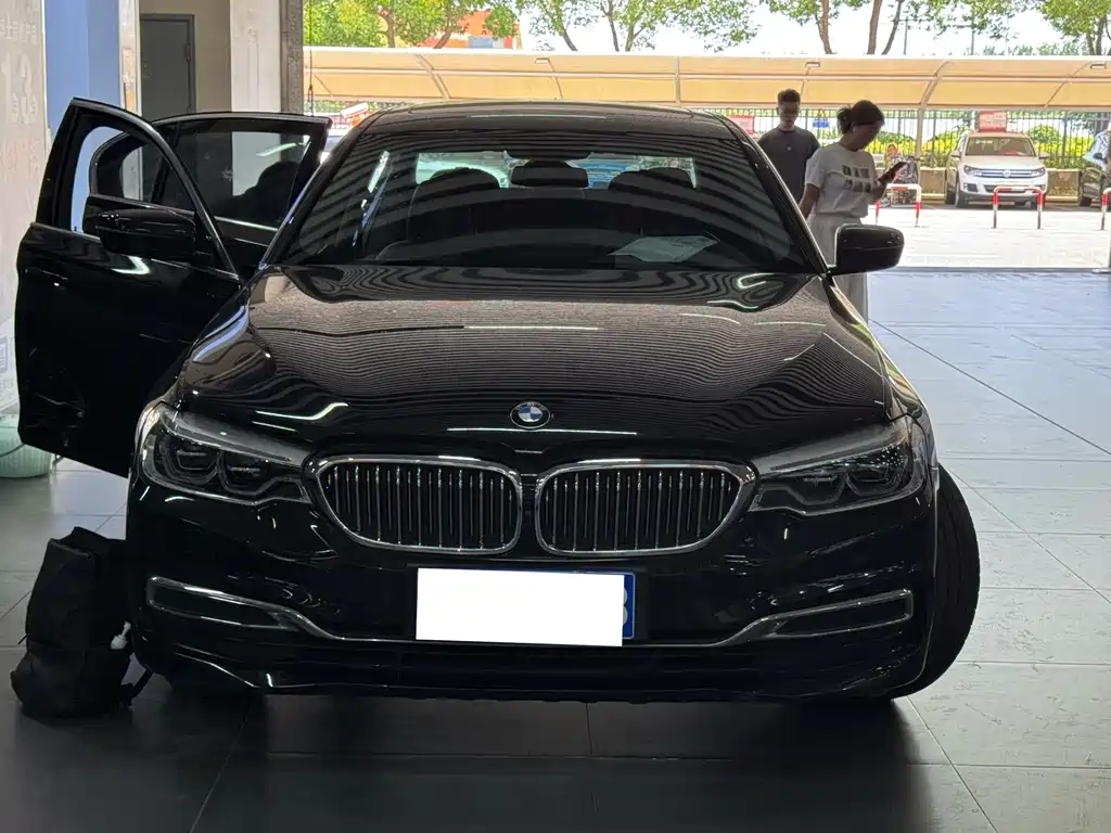 BMW 5 Series 2019 — фото 2