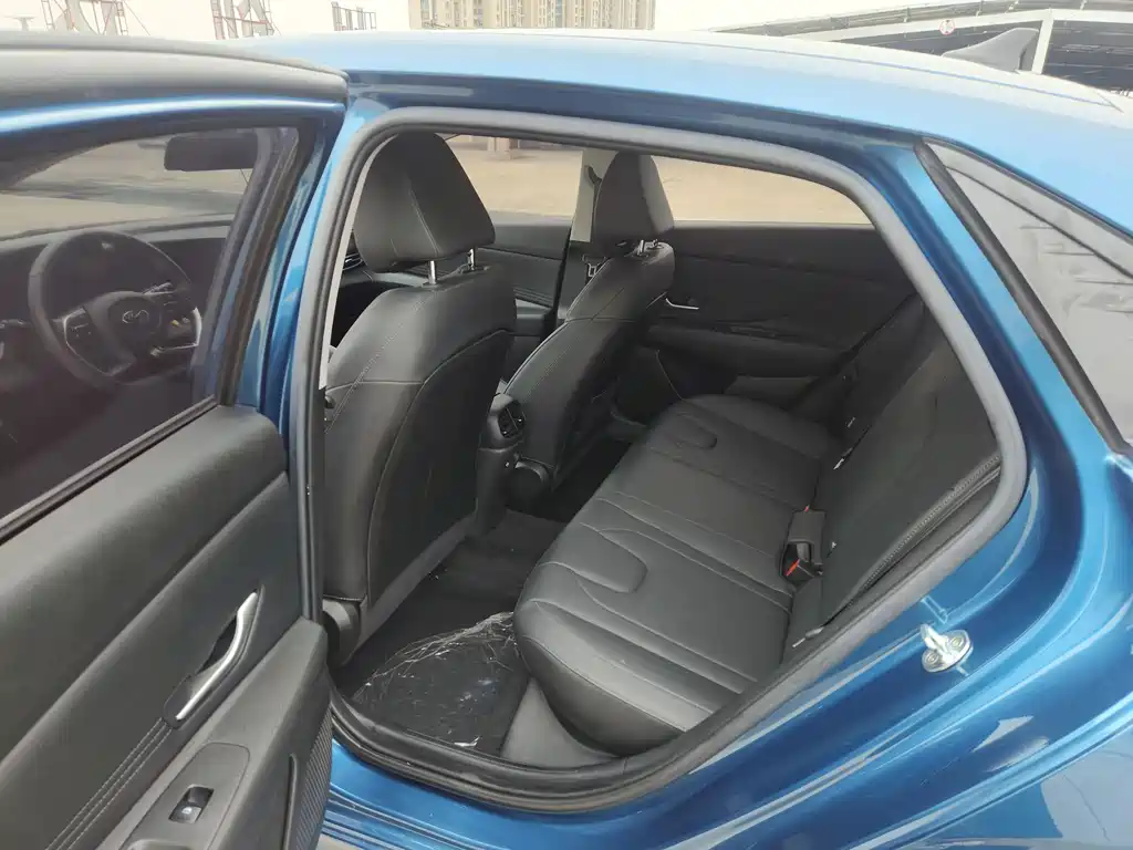 Hyundai Elantra 2022 — фото 12
