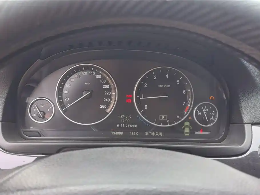 BMW 5 Series 2014 — фото 14