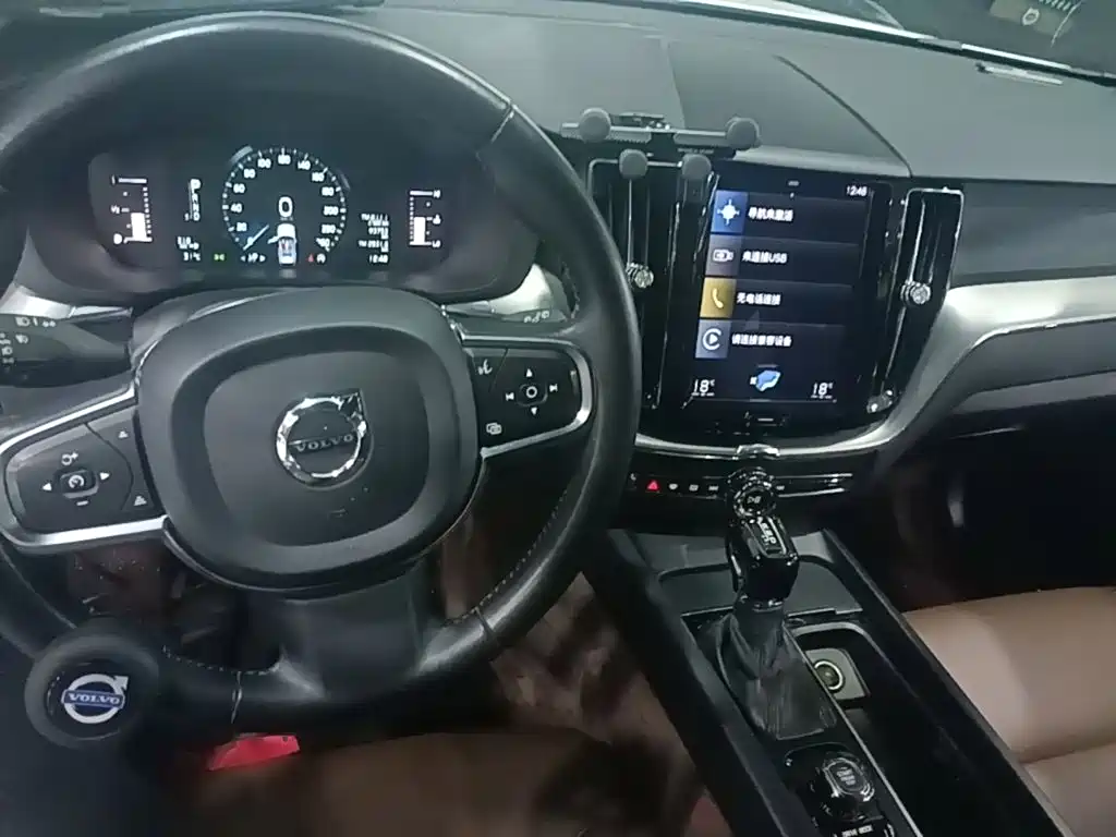 Volvo XC60 2021 — фото 10