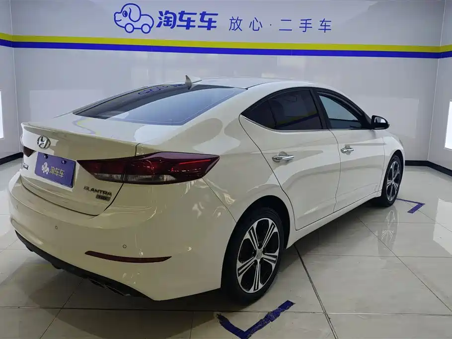 Hyundai Elantra 2018 — фото 3