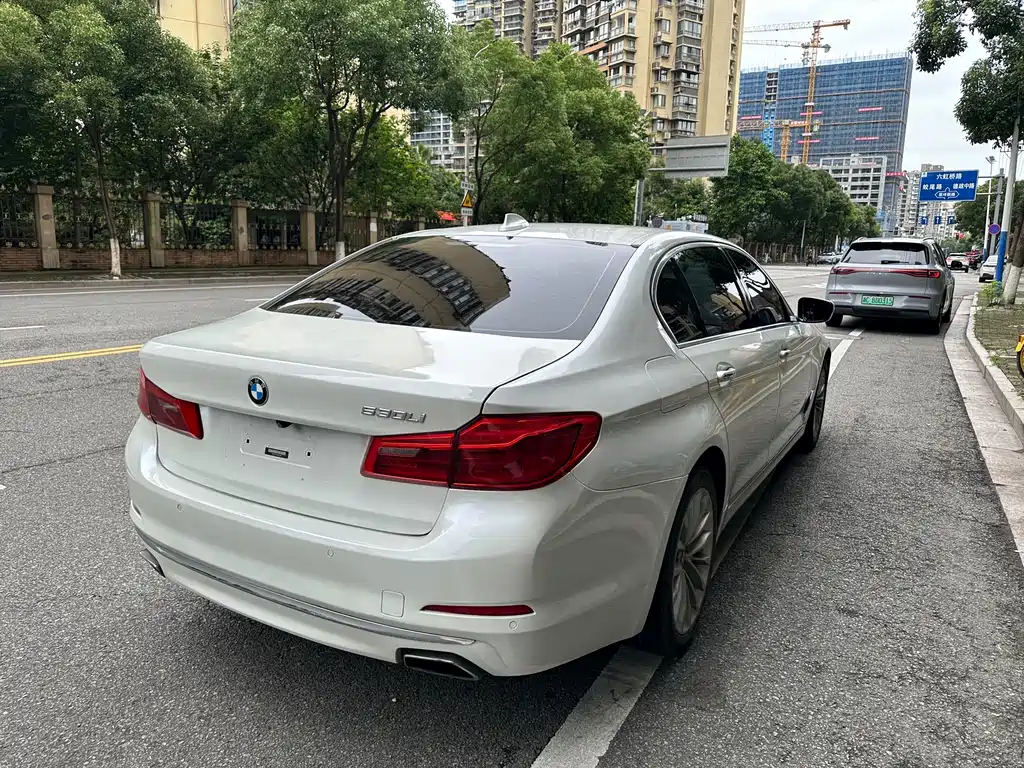 BMW 5 Series 2018 — фото 8