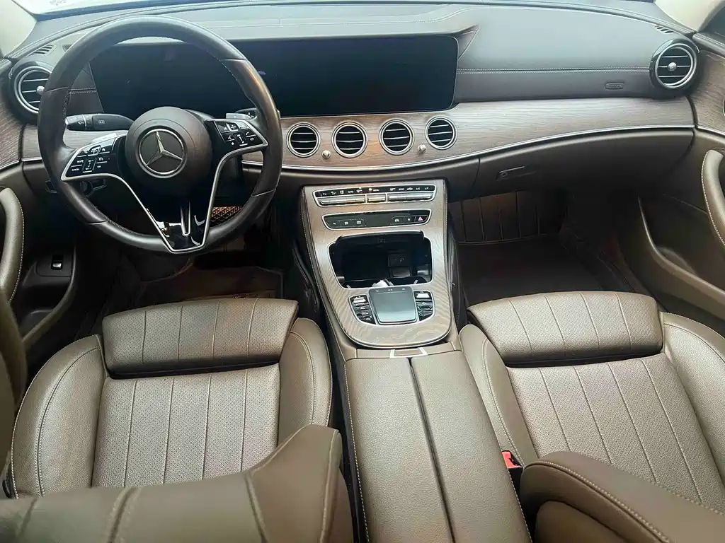 Mercedes-Benz E-Class 2023 — фото 16