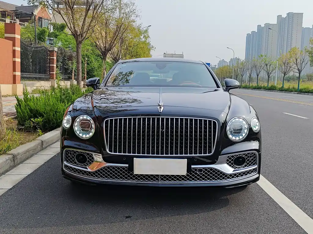 Bentley Flying Spur 2024 — фото 16