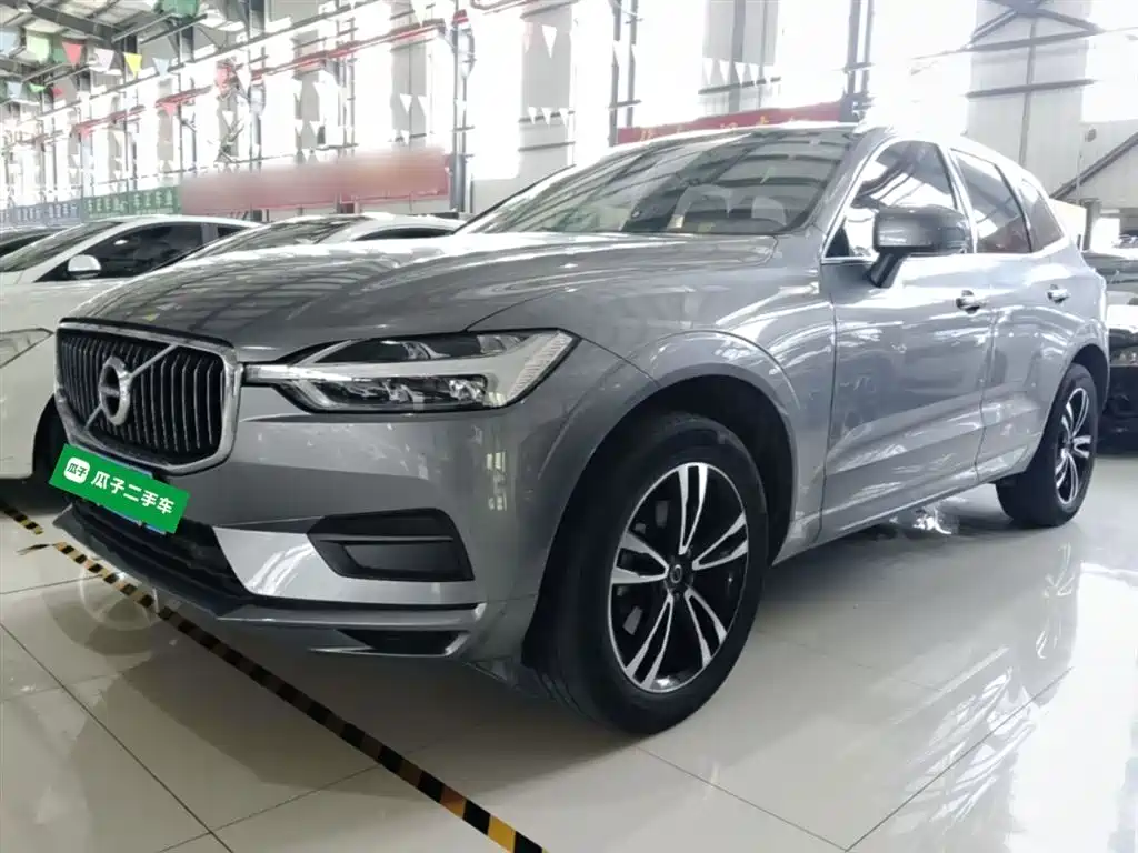 Volvo XC60 2019 — фото 1