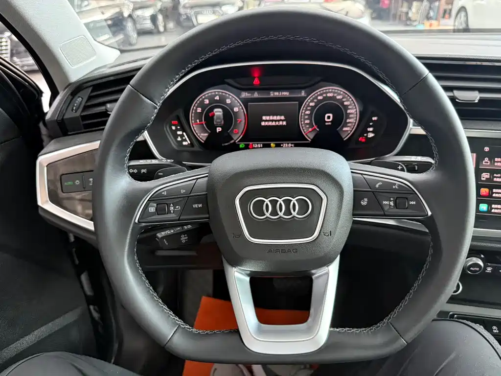 Audi Q3 2022 — фото 14
